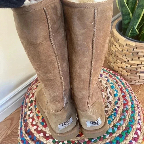 UGG suede tan high  boots - Picture 3 of 8